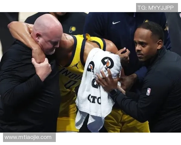 哈利伯顿伤情成疑球队前景堪忧球迷期待他尽快复出助力战斗