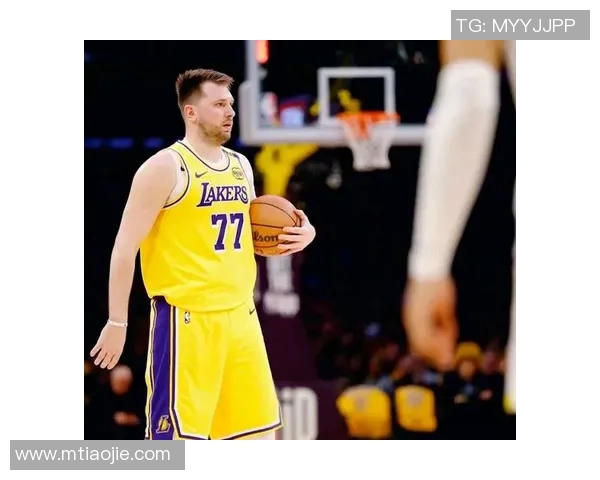 湖人双星定妆照亮相东契奇成功减重36斤展现新形象