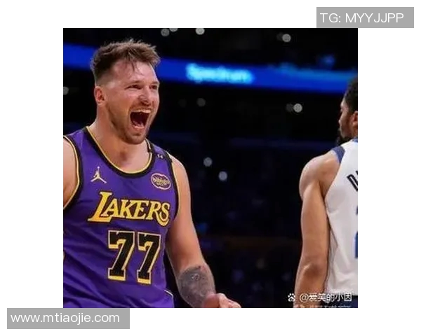 状态火热!马克西全场砍下27分4篮板7助攻2抢断1封盖 状态火热!马克西全场砍下27分4篮板7助攻2抢断1封盖