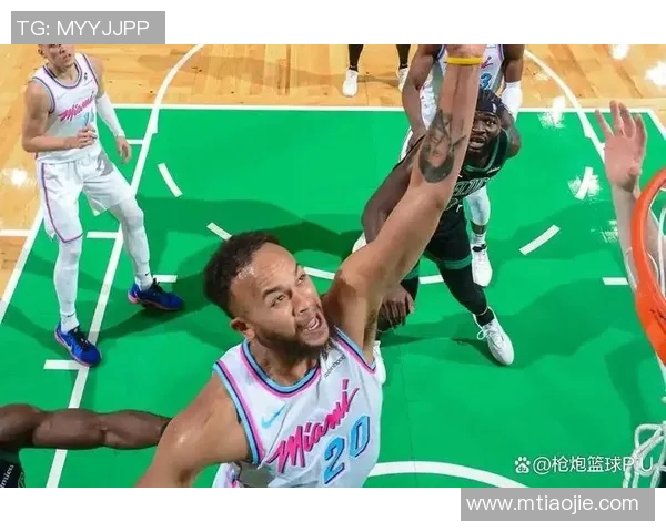 大举反击！邓罗三分穿针 活塞内外开花轰出16-4反超绿军