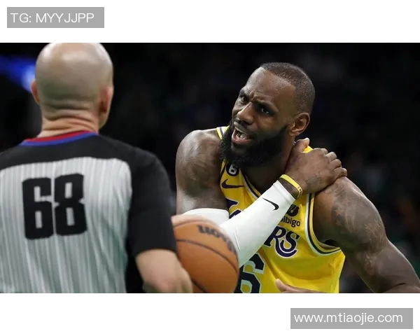 格局!湖人球队找裁判要比赛用球给阿杜,裁判不肯字母哥一把拿过来 格局!湖人球队找裁判要比赛用球给阿杜,裁判不肯字母哥一把拿过来