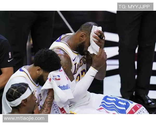 詹姆斯怒了！东契奇爆发带火里弗斯，湖人却犹豫续约