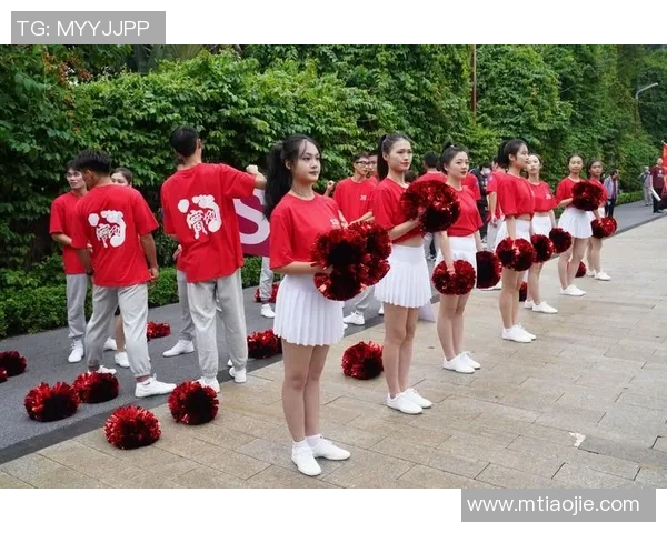 虽然开赛以来热度最高的啦啦队当属南京同曦Tiny 虽然开赛以来热度最高的啦啦队当属南京同曦Tiny