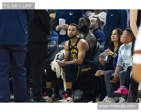 湖人完胜勇士！老詹20+10新援爆发，格林9+6库里兴奋庆祝，里夫斯16分7罚